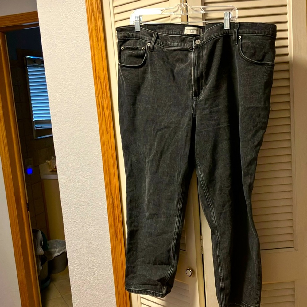 Black Abercrombie and Fitch high the mom high rise jeans